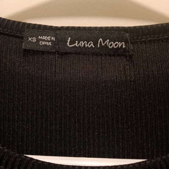 XS Black top - Picture 2 of 2